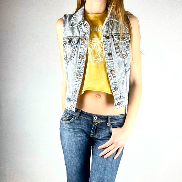 THREAD & SUPPLY | 🤍 Bleached Denim Sleeveless Button-Up Vest - Picture 4 of 15